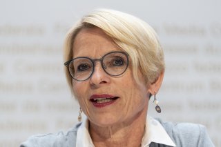 La secrétaire d'Etat du DFAE Livia Leu a annoncé vendredi le rapatriement du personnel suisse à Kaboul.